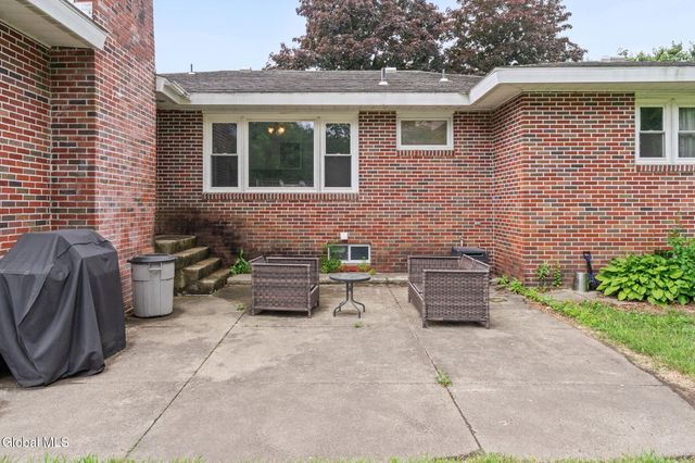 24 Warwick Avenue, Albany, NY 12205