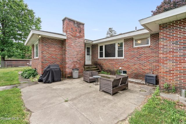 24 Warwick Avenue, Albany, NY 12205