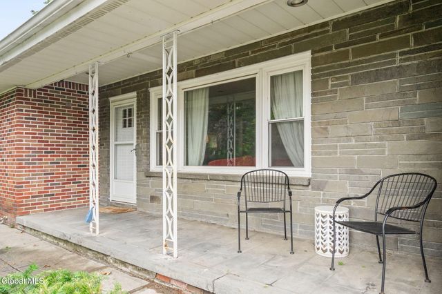 24 Warwick Avenue, Albany, NY 12205