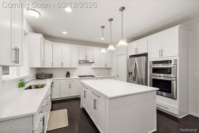 43722 Bolingbrooke Lane, Novi, MI 48377