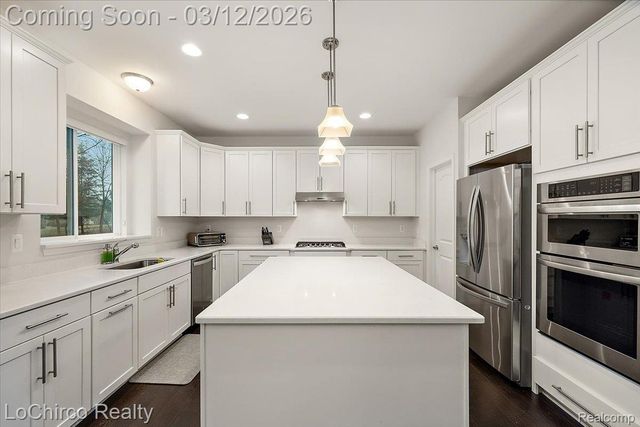 43722 Bolingbrooke Lane, Novi, MI 48377