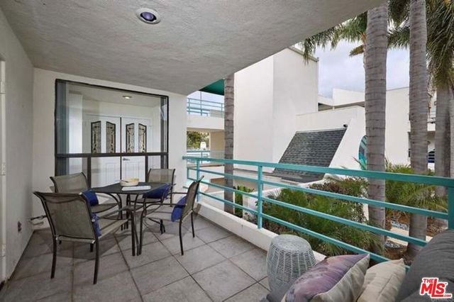 2552 Navarra Drive A, Carlsbad, CA 92009