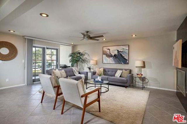 2552 Navarra Drive A, Carlsbad, CA 92009