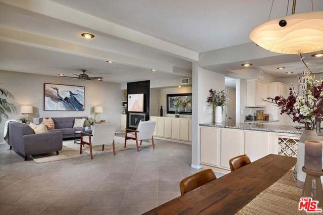 2552 Navarra Drive A, Carlsbad, CA 92009