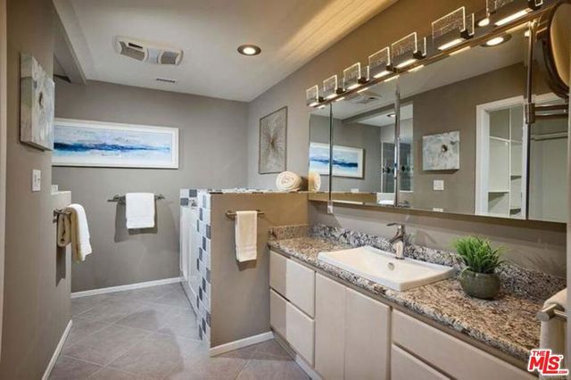2552 Navarra Drive A, Carlsbad, CA 92009