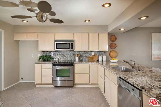 2552 Navarra Drive A, Carlsbad, CA 92009
