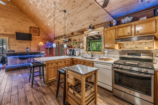 23 Hunters Creek Drive, Huntsville, TX 77340