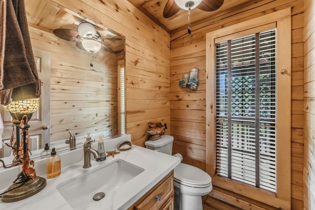 23 Hunters Creek Drive, Huntsville, TX 77340