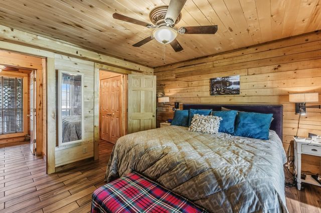 23 Hunters Creek Drive, Huntsville, TX 77340