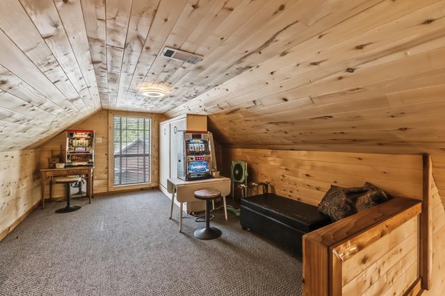 23 Hunters Creek Drive, Huntsville, TX 77340