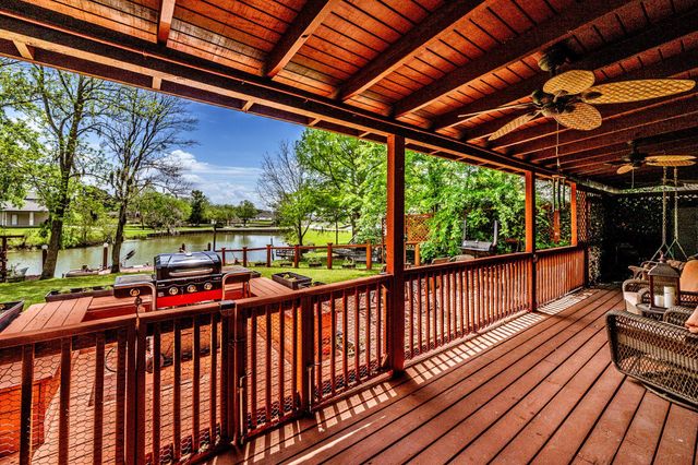 23 Hunters Creek Drive, Huntsville, TX 77340
