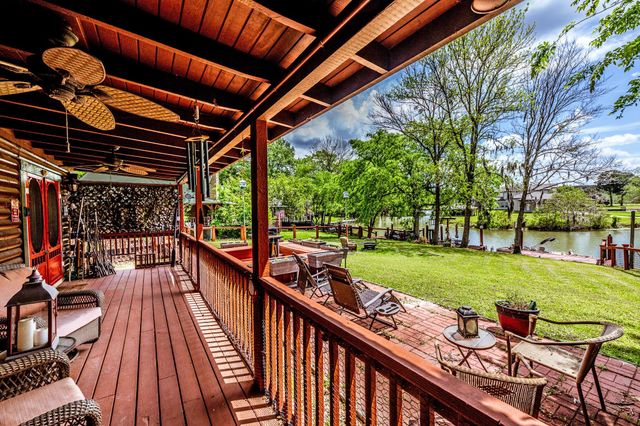 23 Hunters Creek Drive, Huntsville, TX 77340