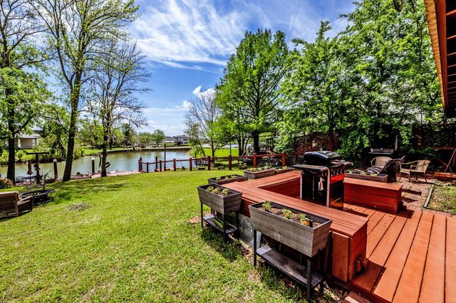 23 Hunters Creek Drive, Huntsville, TX 77340