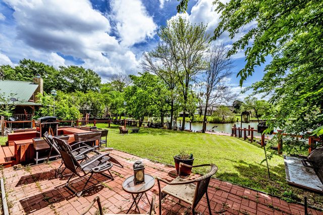 23 Hunters Creek Drive, Huntsville, TX 77340