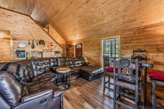 23 Hunters Creek Drive, Huntsville, TX 77340