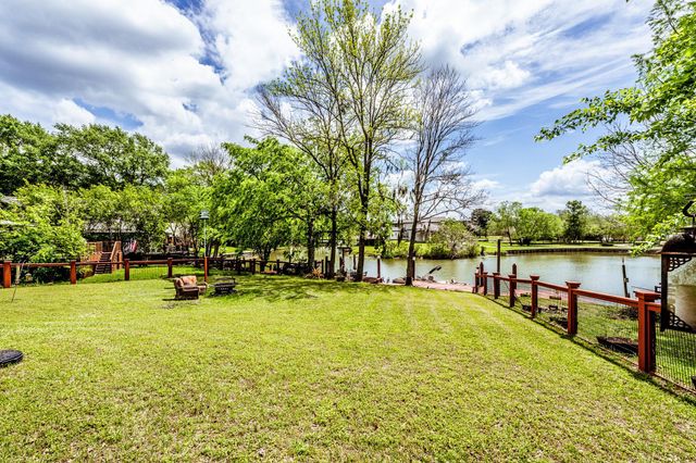 23 Hunters Creek Drive, Huntsville, TX 77340