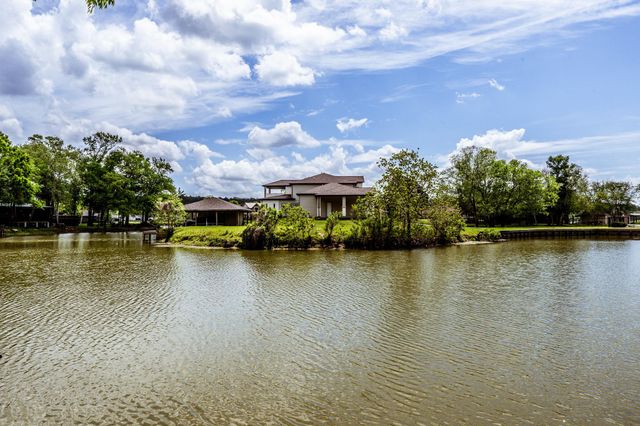 23 Hunters Creek Drive, Huntsville, TX 77340