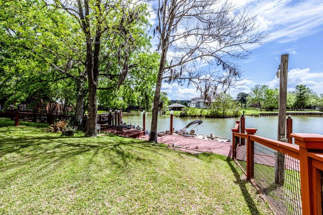 23 Hunters Creek Drive, Huntsville, TX 77340