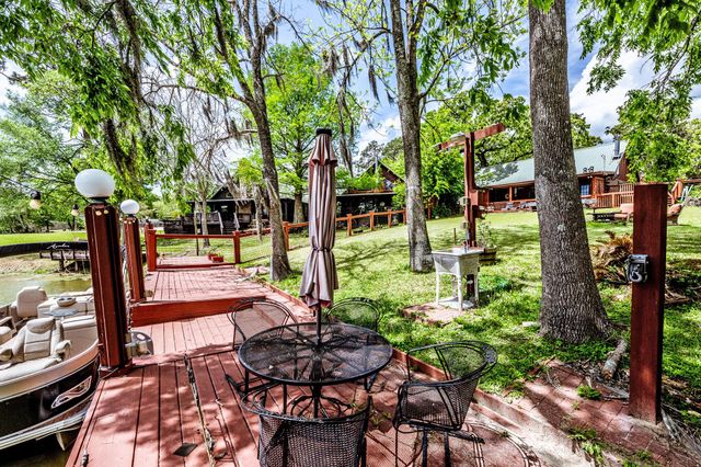 23 Hunters Creek Drive, Huntsville, TX 77340