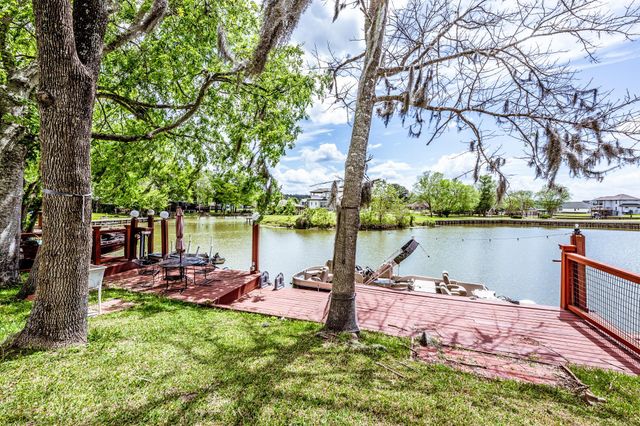 23 Hunters Creek Drive, Huntsville, TX 77340