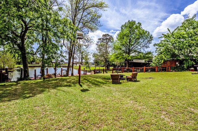 23 Hunters Creek Drive, Huntsville, TX 77340