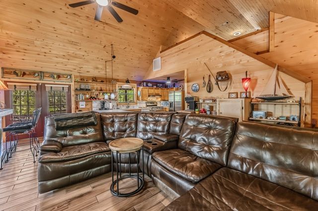 23 Hunters Creek Drive, Huntsville, TX 77340
