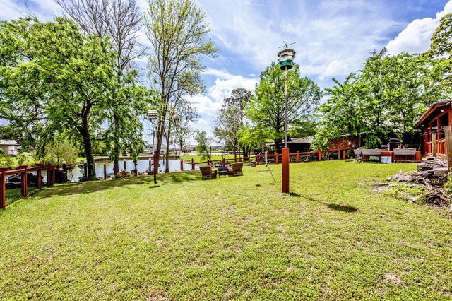 23 Hunters Creek Drive, Huntsville, TX 77340