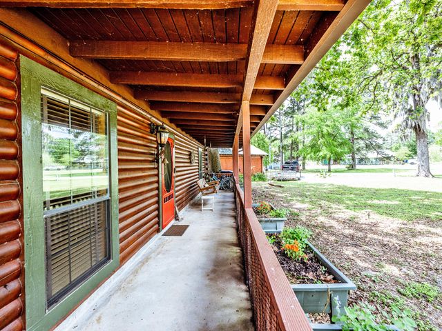 23 Hunters Creek Drive, Huntsville, TX 77340