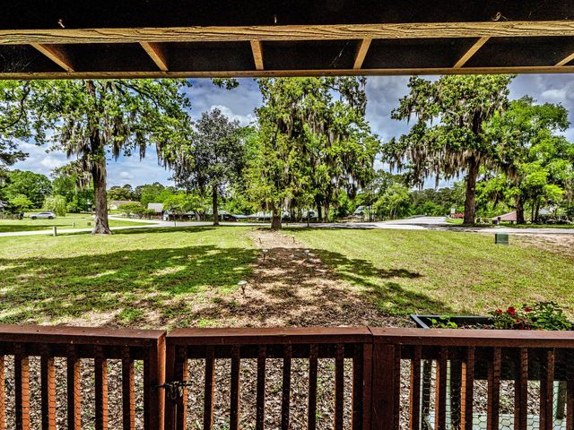 23 Hunters Creek Drive, Huntsville, TX 77340