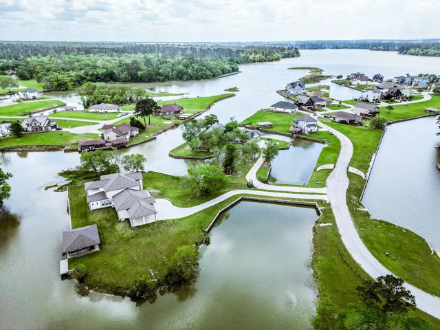 23 Hunters Creek Drive, Huntsville, TX 77340