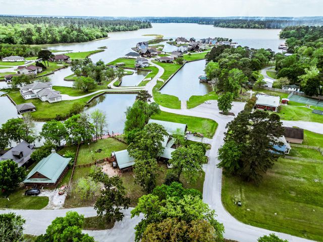 23 Hunters Creek Drive, Huntsville, TX 77340