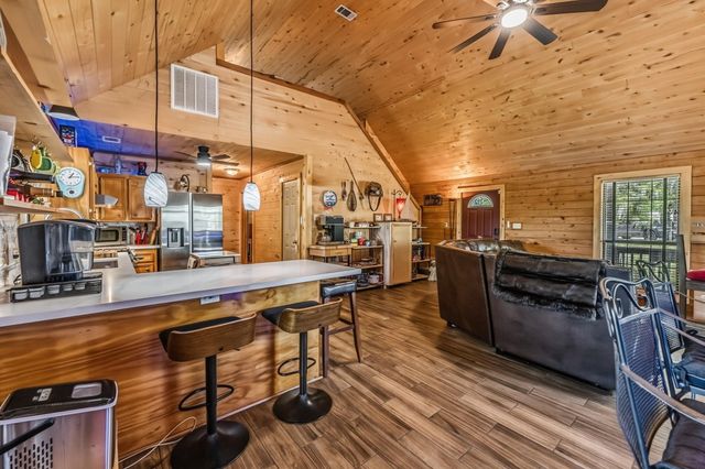 23 Hunters Creek Drive, Huntsville, TX 77340