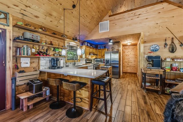 23 Hunters Creek Drive, Huntsville, TX 77340