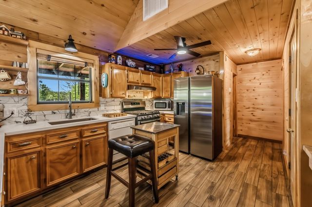 23 Hunters Creek Drive, Huntsville, TX 77340