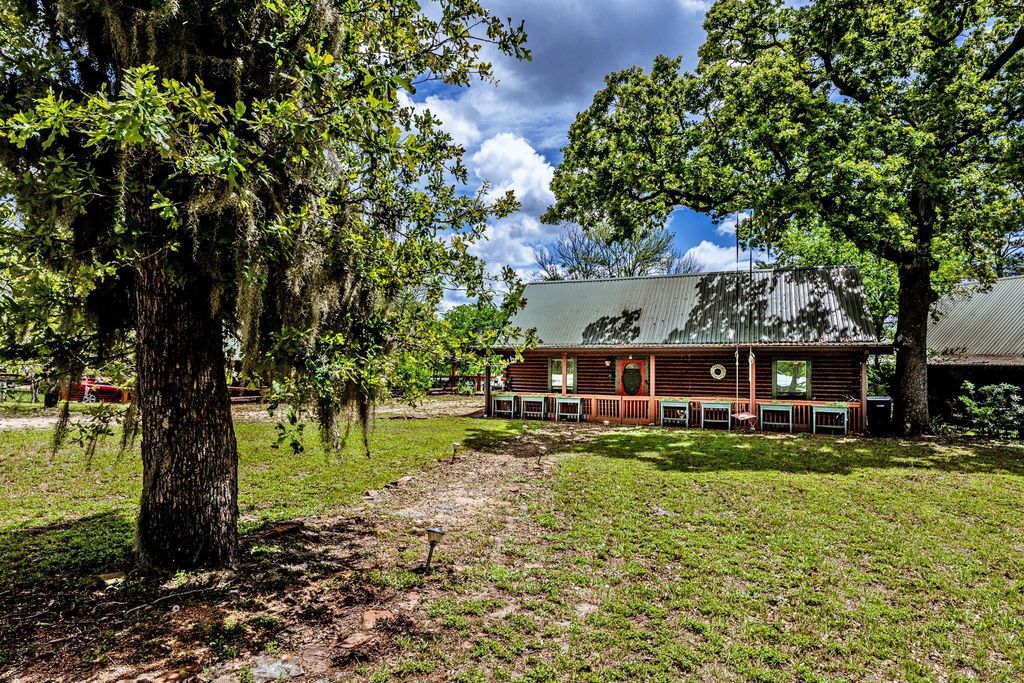 23 Hunters Creek Drive, Huntsville, TX 77340