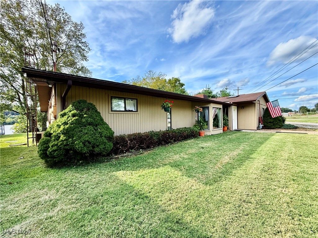 7 Lawnsdale, Vienna, WV 26105