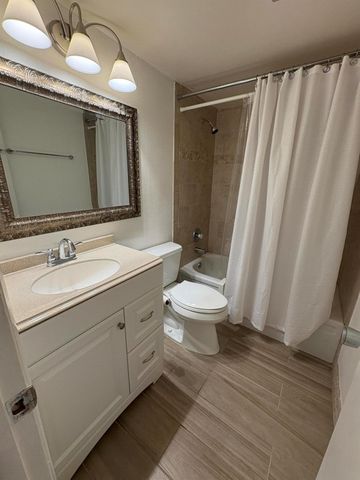 26 Kingswood B, West Palm Beach, FL 33417