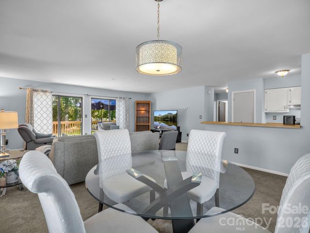 3 Apple Blossom Lane, Hendersonville, NC 28792