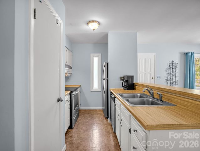 3 Apple Blossom Lane, Hendersonville, NC 28792
