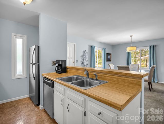 3 Apple Blossom Lane, Hendersonville, NC 28792