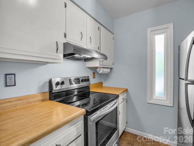 3 Apple Blossom Lane, Hendersonville, NC 28792