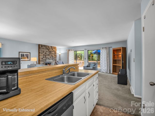 3 Apple Blossom Lane, Hendersonville, NC 28792