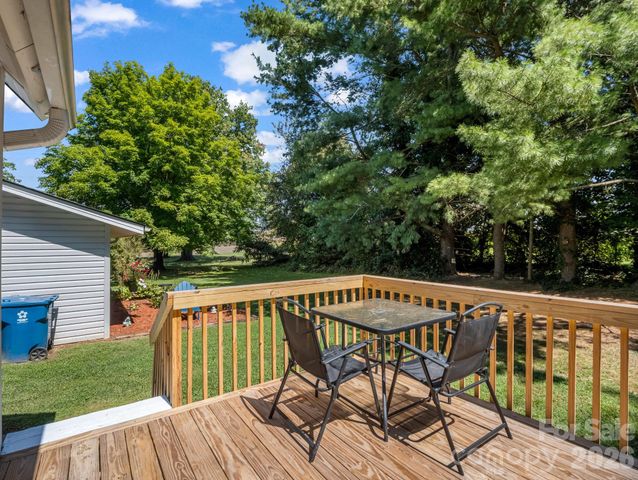3 Apple Blossom Lane, Hendersonville, NC 28792