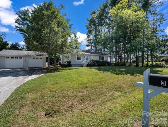 3 Apple Blossom Lane, Hendersonville, NC 28792