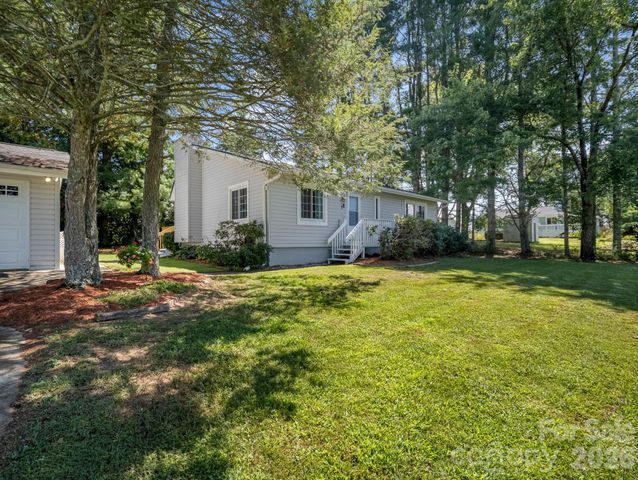 3 Apple Blossom Lane, Hendersonville, NC 28792