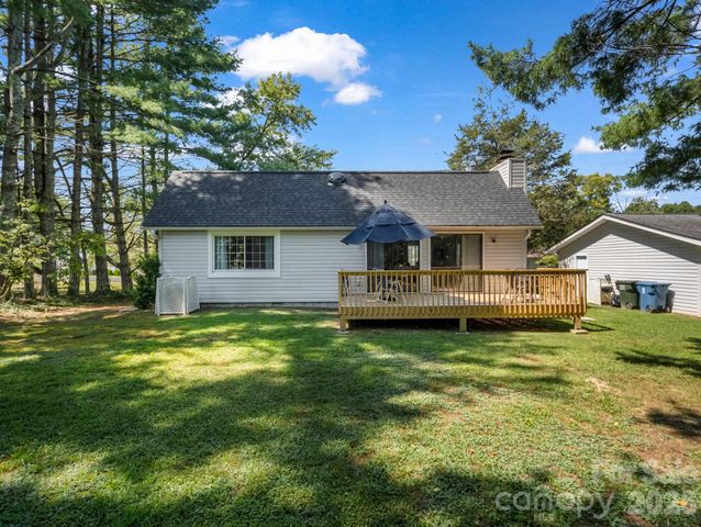 3 Apple Blossom Lane, Hendersonville, NC 28792