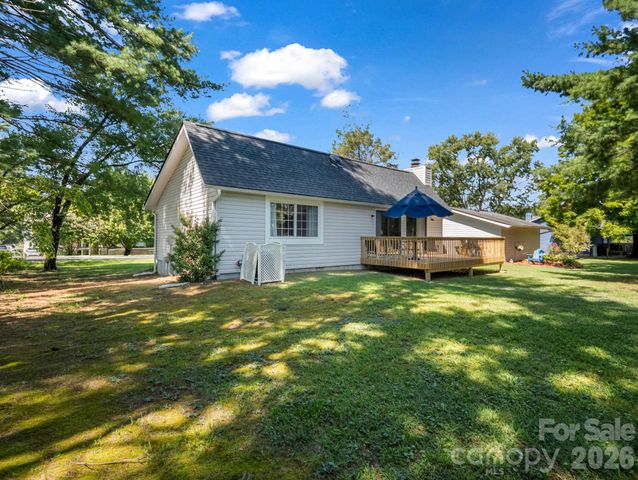 3 Apple Blossom Lane, Hendersonville, NC 28792