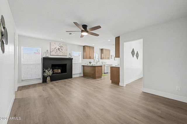 1009 W PAMPA Avenue, Mesa, AZ 85210