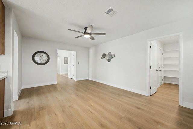 1009 W PAMPA Avenue, Mesa, AZ 85210