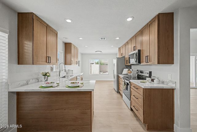 1009 W PAMPA Avenue, Mesa, AZ 85210